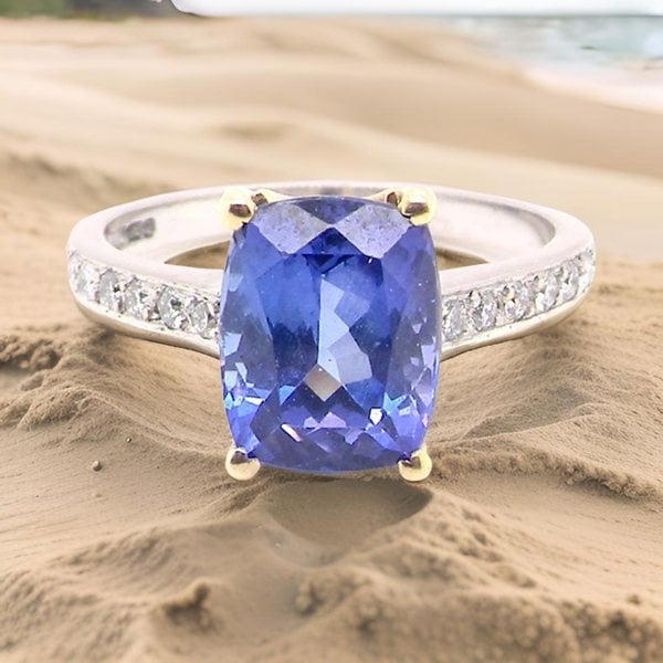 Vintage Tom A beautiful Tanzanite and Diamond Ring