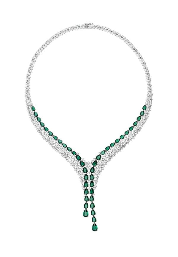 Emerald teardrops diamond necklace.