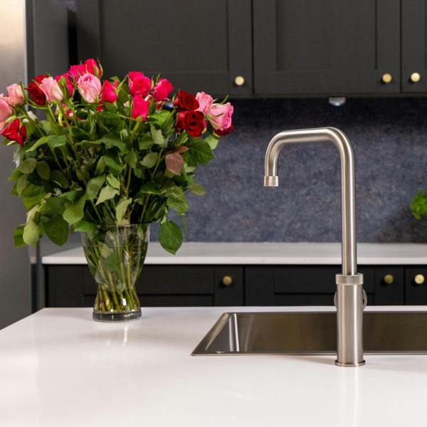 Flode Hjul  | Single Lever Industrial Style Kitchen Tap | Swan Neck Design | Brushed Steel