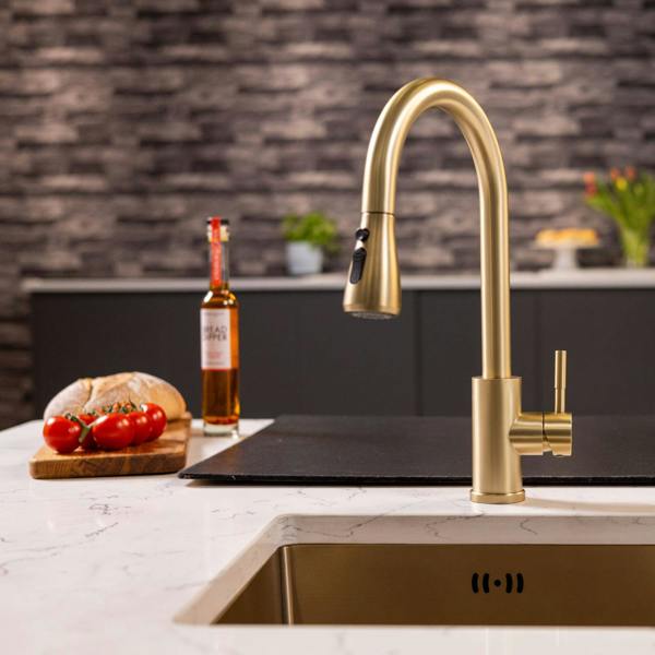 Flode Runda | Kitchen Sink Mixer with Pull out Spray | Brushed Brass | Oval Head