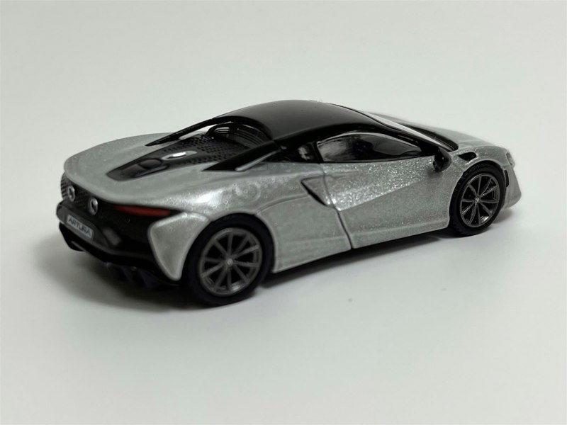 Mini GT McLaren Artura Ice Silver LHD 1:64 Scale Mini GT MGT00582L