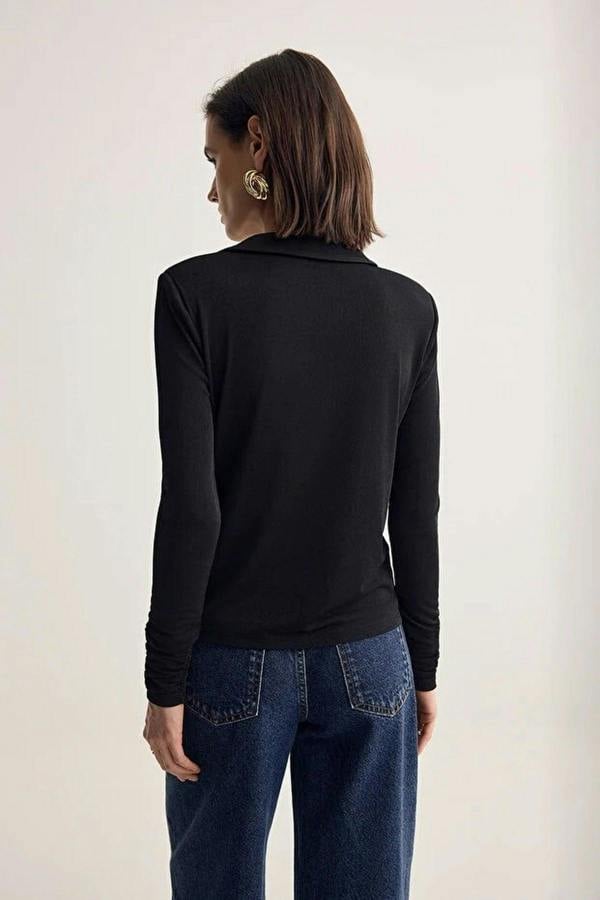 WOVCOR V-Neck Knit Blouse