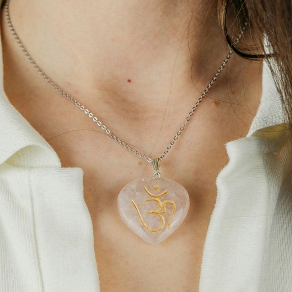 The Colourful Aura Real Rose Quartz Crystal OM Carved Heart Shape Natural Stone Pendant Necklace