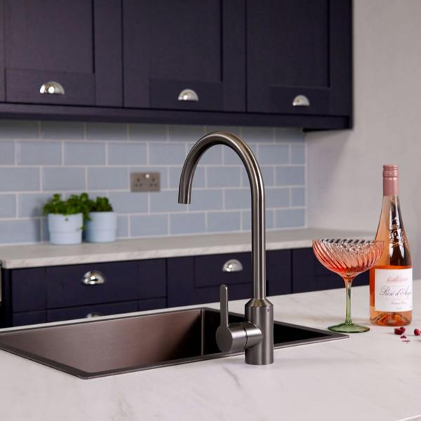 Flode Bryne | Single Lever Kitchen Sink Mixer Tap with Swivel Spout | Gun Metal Finish
