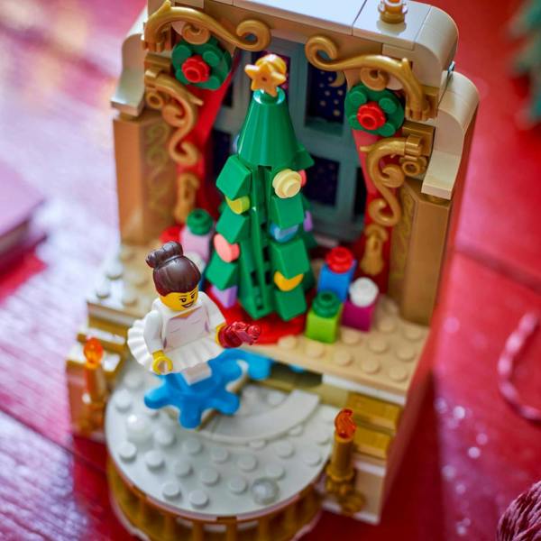 LEGO Toy LEGO Ballerina And Nutcracker Scene (40701)