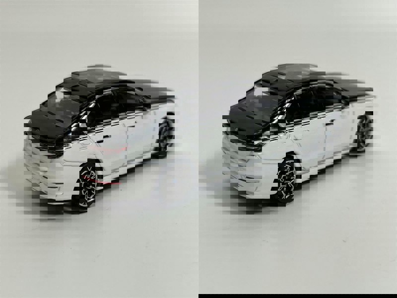 Mini GT BMW i7 xDrive60 Alpine White Black Sapphire RHD 1:64 Mini GT MGT00959R