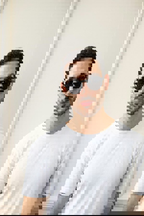 SVNX Classic Preppy Sunglasses With Key Hole Nosebridge