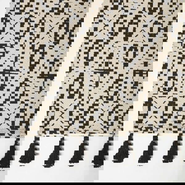 HOMESCAPES Reva Black & White Cotton Geometric Rug