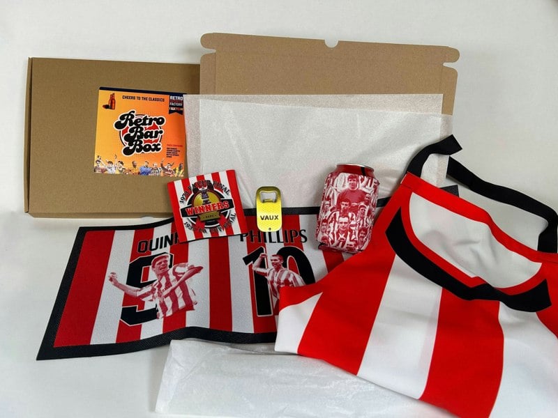 BritishmadeGifts Sunderland Football Fan - Retro Bar Box - The Perfect Time Capsule Gift Box for Football Lovers