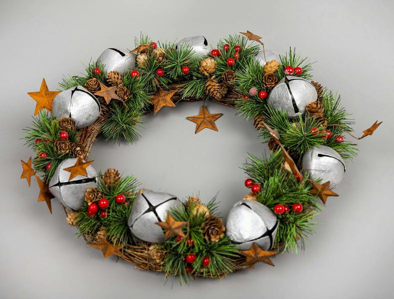 25cm Green Christmas Wreath with Bells, Stars, Pine Cones and Berries, PVC Decorative Door Wreath image 9
