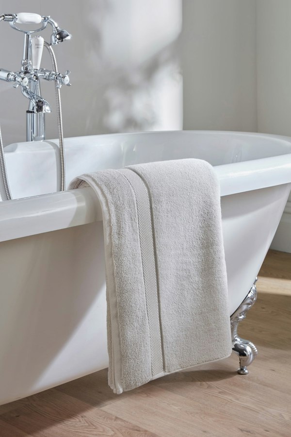Pretty You London Bamboo Bath Towel