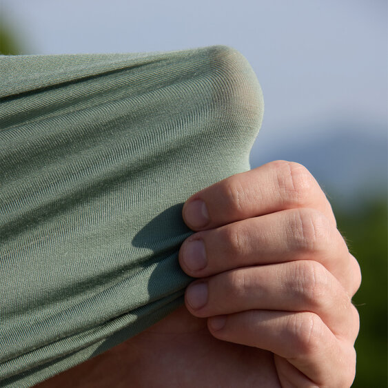 CabinZero Ultralight Travel T-shirt, Tencel-Merino Blend, Odour-Resistant & Quick-Dry - Absolute Black