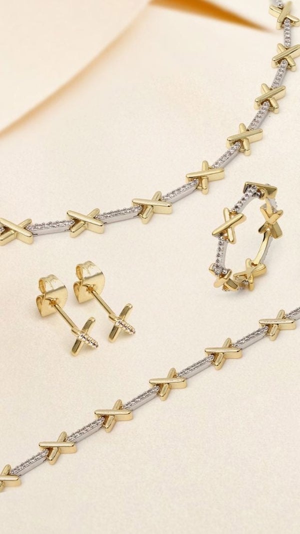 Say It With Kiss Earrings - Gold Plated