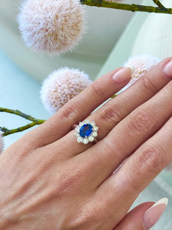 Gemdaia Ceylon Blue Sapphire Halo Ring – GIA Certified, Platinum