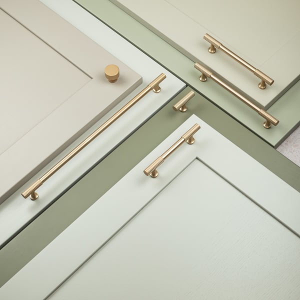 Handle & Home Brushed Brass Reeded Knob/Handles