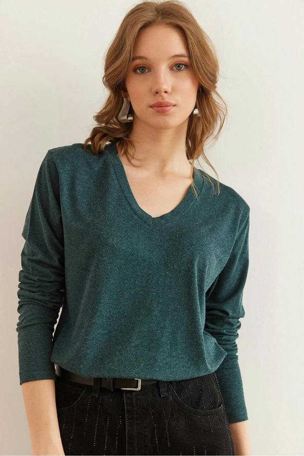 Hoxton Gal V-Neck Wool-Viscose Draped Sweater