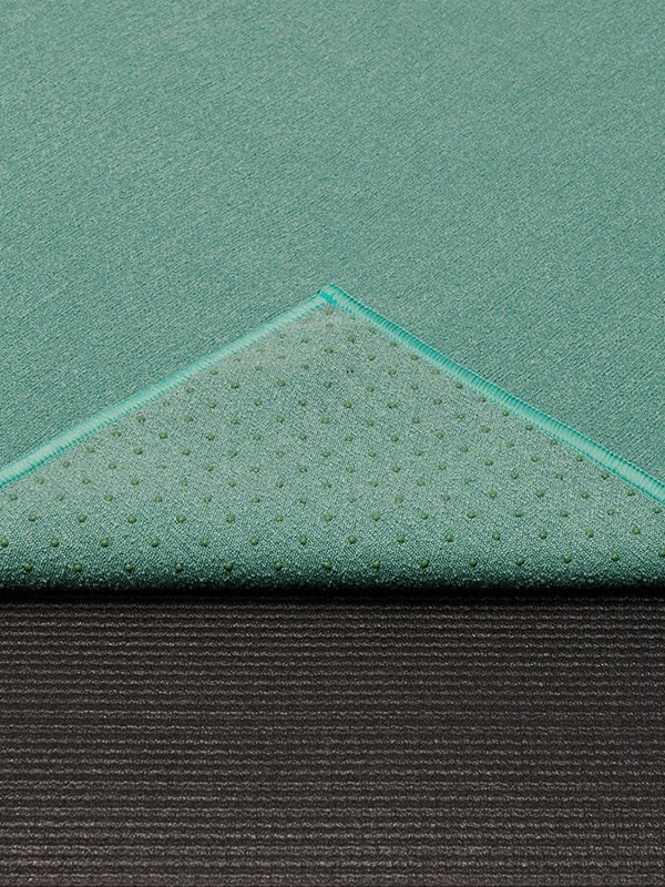 Manduka Yogitoes Mat Size rSKIDLESS Yoga Towels 71'' - Wasabi