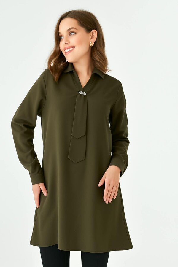 Hoxton Gal Oversized Long Sleeves Shirt Collar Tunic Top with Brooch Detail in Khaki