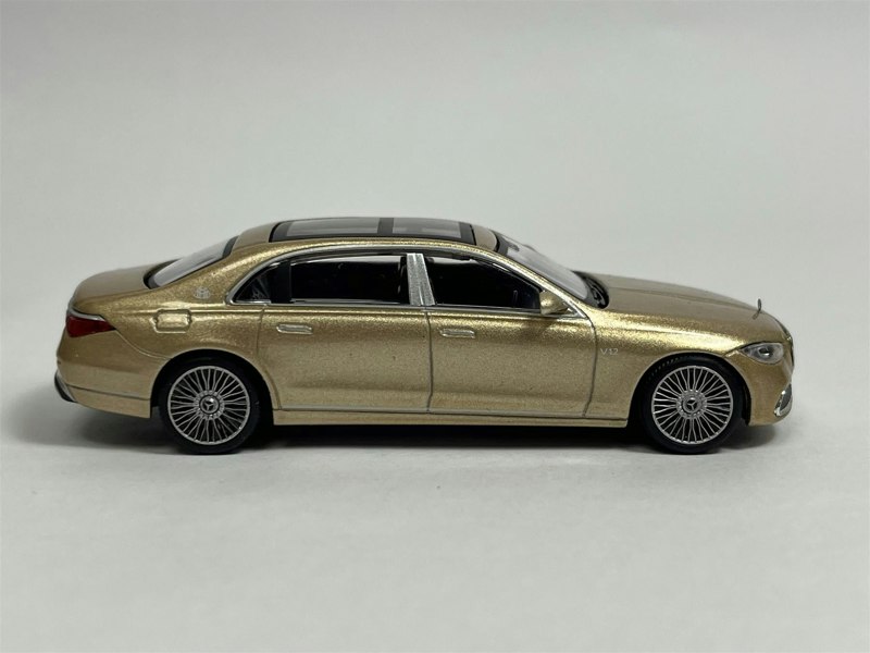 Mini GT Mercedes Maybach S 680 RHD Champagne Metallic 1:64 Scale Mini GT MGT00604R