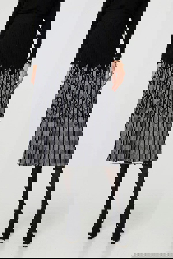 Black | Geo Print Pleated Knit Midi Skirt
