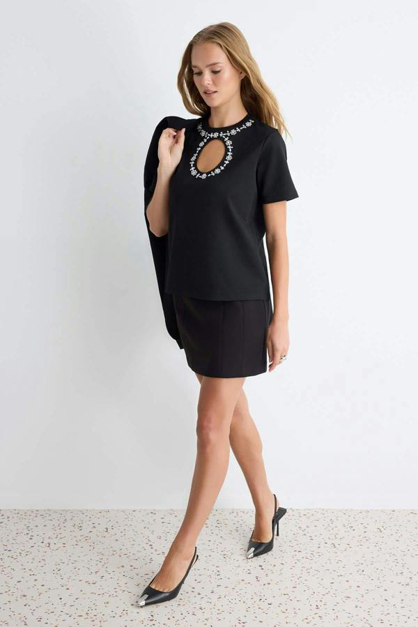 Accessory and Cut Out Detail Regular Fit Short Sleeve T-Shirt