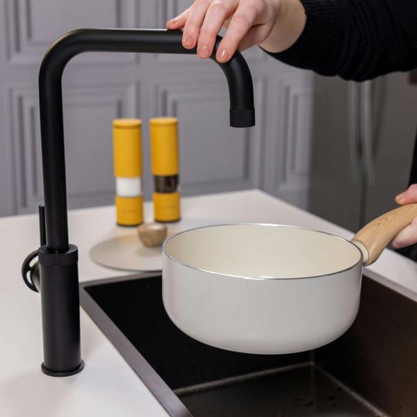 Flode Hjul  | Single Lever Industrial Style Kitchen Tap | Swan Neck Design | Matt Black