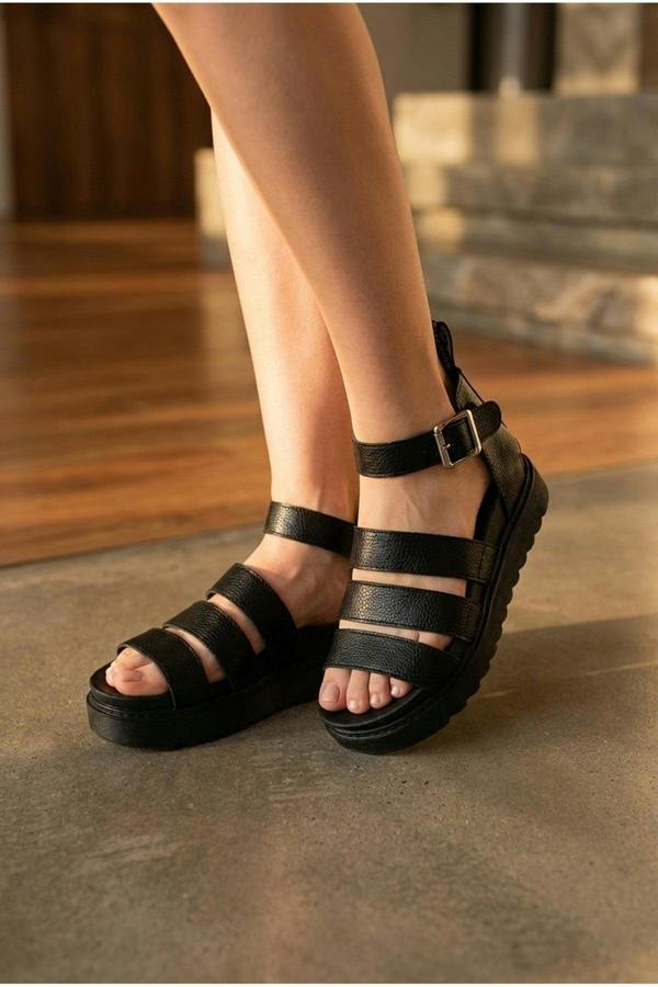 Lily Womens Chunky Platform Buckle Sandals - Jet Black