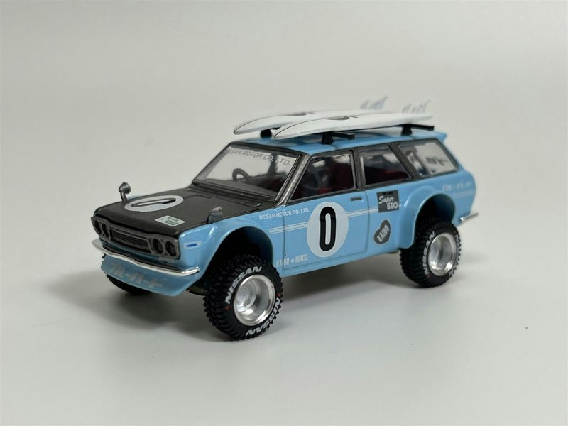 Mini GT Datsun Kaido 510 Wagon 4x4 Winter Holiday Edition 1:64 Kaido House KHMG092