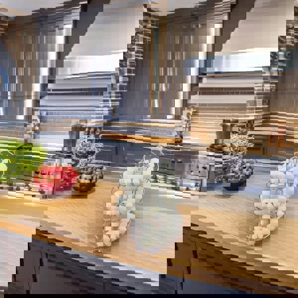 Modcraft Silver Spiral Egg Holder Rack Skelter Kitchen Stand Holds 12 to 18 Eggs Counter Display
