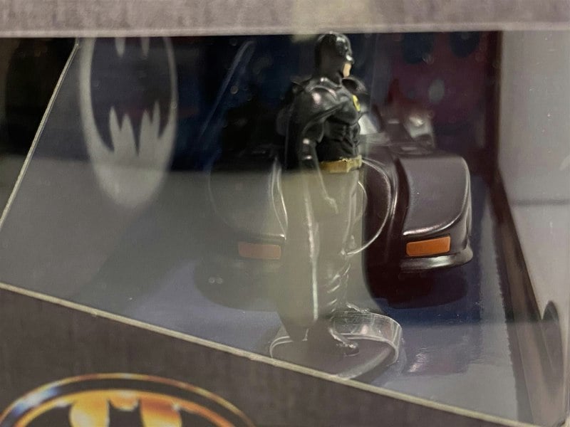 batmobile 1989 with batman figure 1:32 scale jada 31704