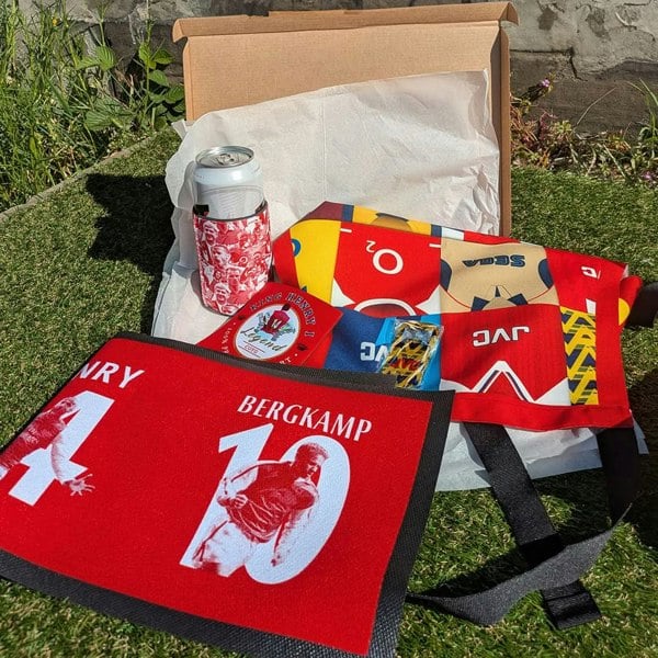 BritishmadeGifts The Gooners - Retro Bar Box - The Perfect Time Capsule Gift Box for Football Lovers