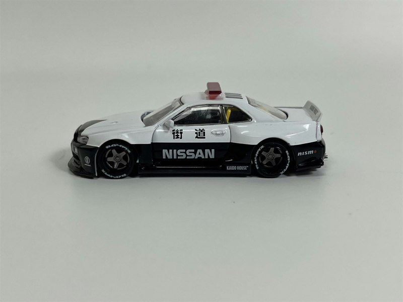 Mini GT Nissan Skyline GTR R34 Kaido Works V2 Aero Japan Police 1:64 Mini GT KHMG120