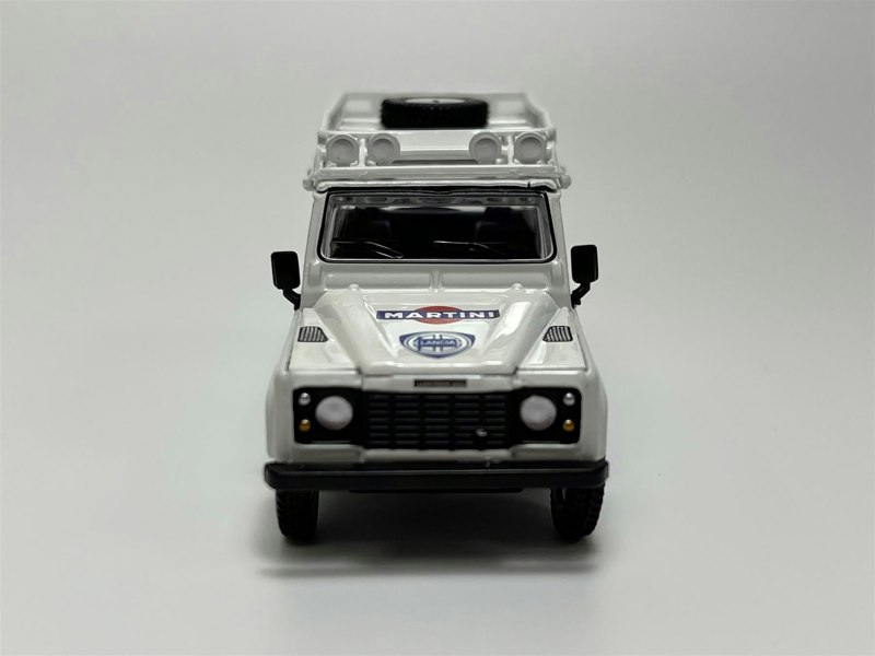 Mini GT Land Rover Defender 110 1991 Safari Rally Martini Racing Support Vehicle LHD 1:64 Scale MGT00558L