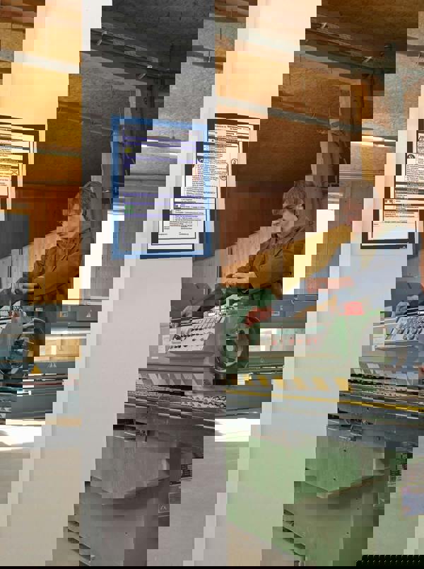 Durable DURAFRAME Self Adhesive Magnetic Signage Frame | 2 Pack | A4 Blue