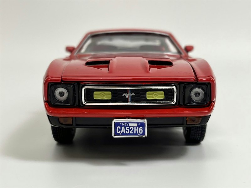 Motor Max James Bond 007 Diamonds Are Forever 1971 Ford Mustang Mach I Red 1:24 Scale Motor Max 79851