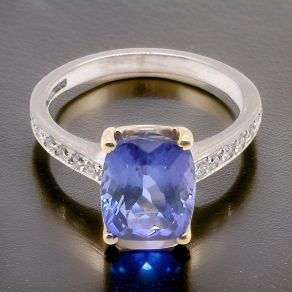 Vintage Tom A beautiful Tanzanite and Diamond Ring