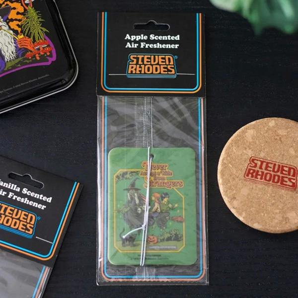 Apple-scented air freshener package with green hanging tag card art