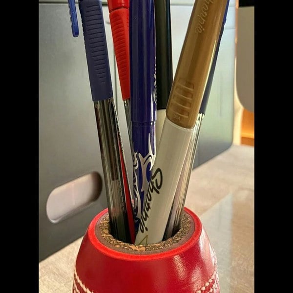 CRICKET-GIFTS - Cricket Ball Pen and Pencil Holder | Cork & Rubber Core | Ideal Desk Accessory for Cricket Enthusiasts