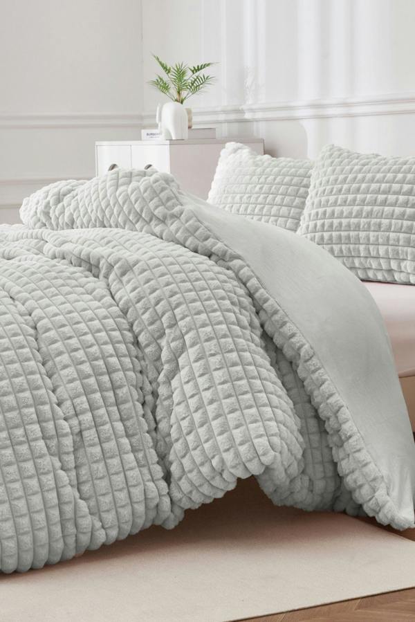 Ezysleep Super Soft Luxury Faux Fur Box Duvet