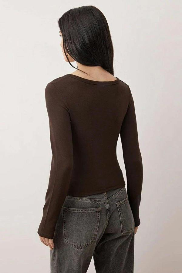 WOVCOR Full Front Snap Fitted Knit Blouse