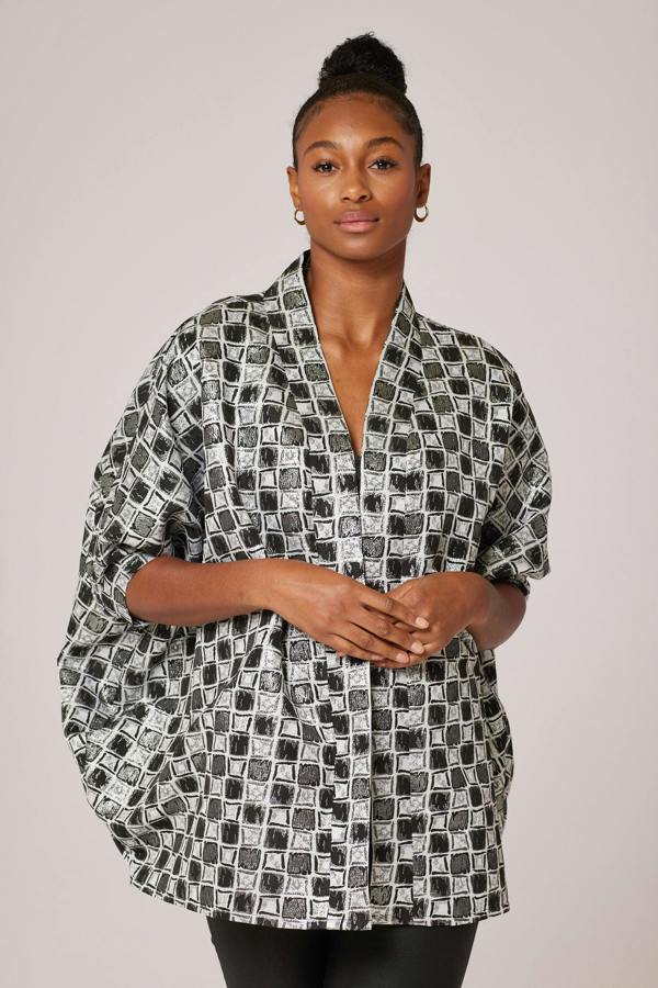 NoirSquareBreeze, EbonyCheckeredChic, ObsidianShortSquare, OnyxGeometricGlam, MidnightSquaredEssence, JetBlackMiniMosaic, NoirBoxedElegance, EbonyShortPattern, OnyxSquareChicWrap, BlackShortSquareStyle,