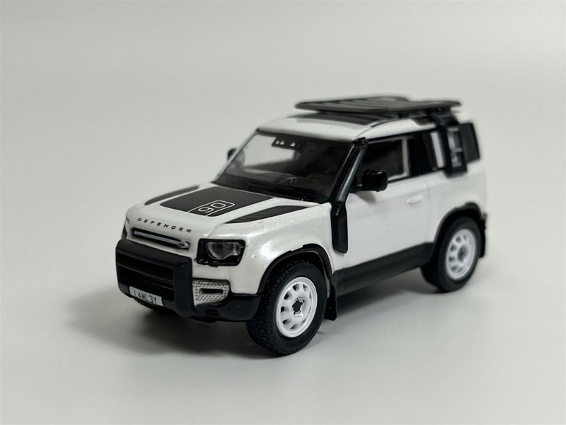 Tarmac Land Rover Defender 90 White Metallic 1:64 Scale Tarmac Works T64G019WH