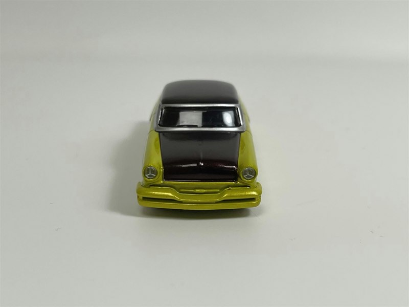 Mini GT Lincoln Capri Hot Rod 1954 Lime Yellow LHD 1:64 Scale MGT00794L