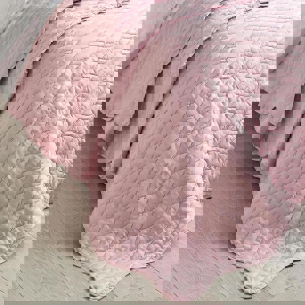 Catherine Lansfield Scallop Waves Quilted Bedspread Pink