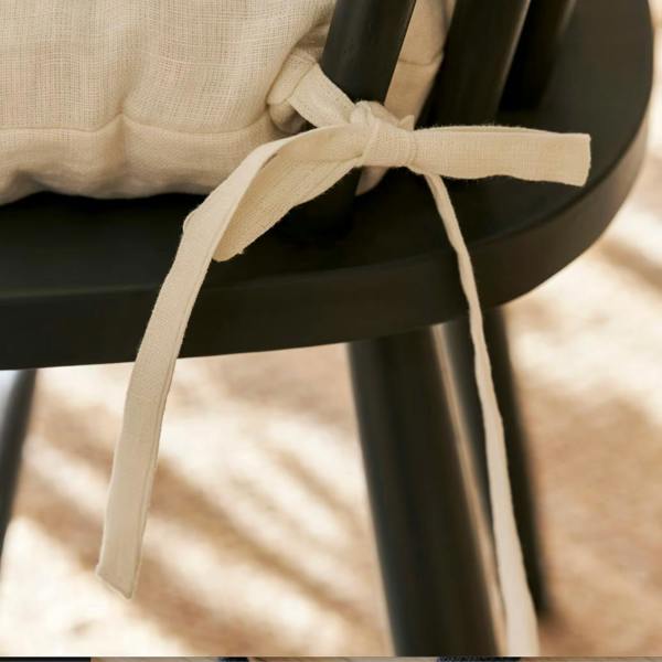 Close-up of the secure linen ties on the Chalk white seat pad.