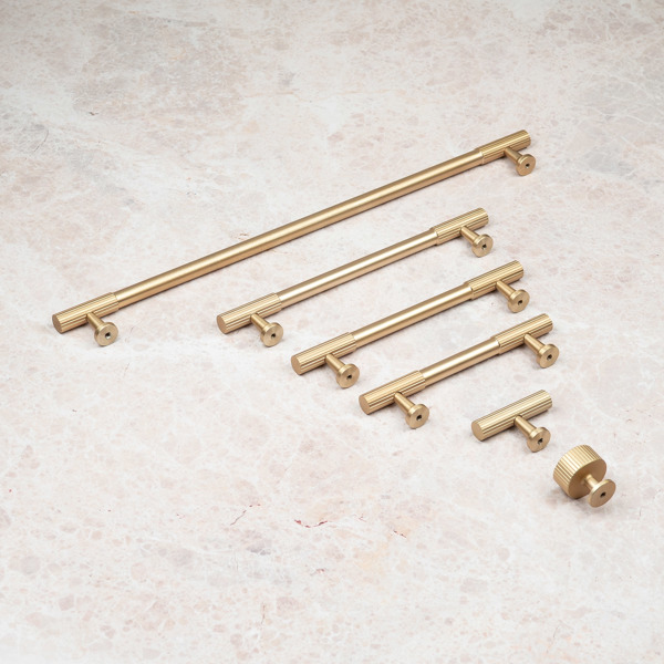 Handle & Home Brushed Brass Reeded Knob/Handles