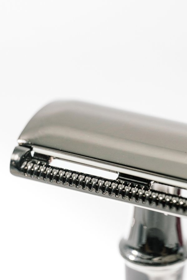 Rebels with a Cause Premium Metal Double Edge Safety Razor with Stand and 5 Extra Blades