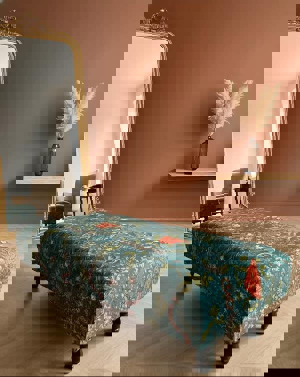 Wooden Leg Footstool Bench – Durable and Stylish UK Home Furniture - ISTOOLS