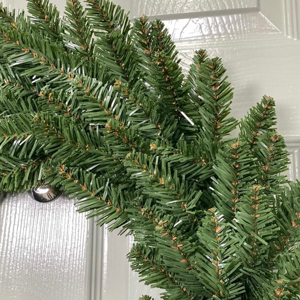 Samuel Alexander 60cm Plain Green Christmas Wreath with 160 Bullet Tips