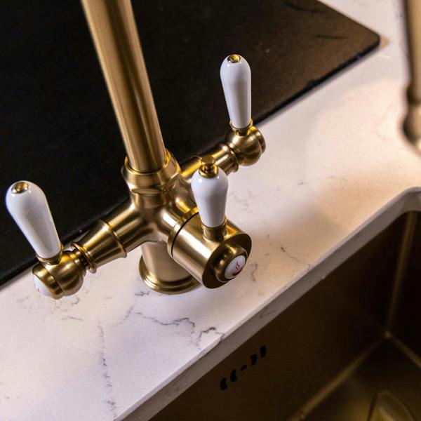 Flode korsa | Traditional Cruciform Style 3 in 1 Instant Boiling Tap | White Ceramic Levers | Brushed Brass Finish